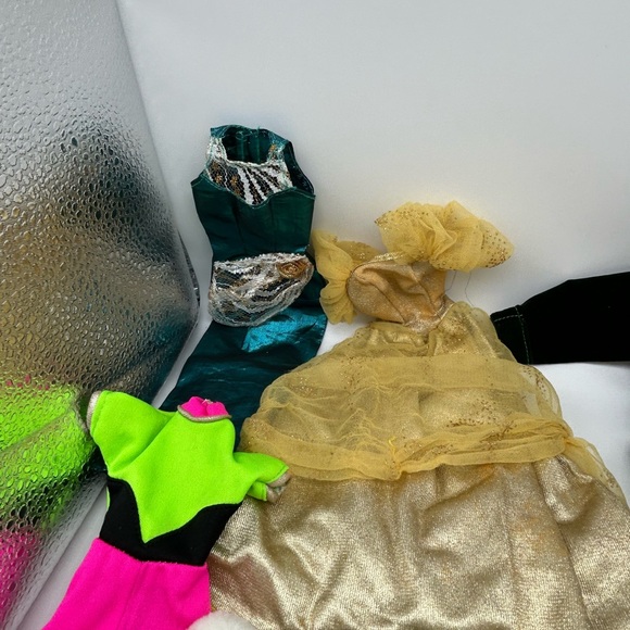 Lot of 7 doll clothes one Green Barbie - Picture 6 of 7